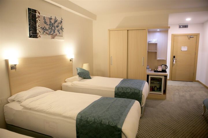 Room 6 of 34