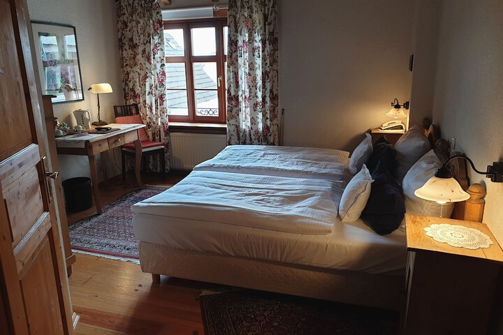 Room 10 of 36