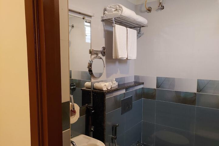 Room 14 of 18