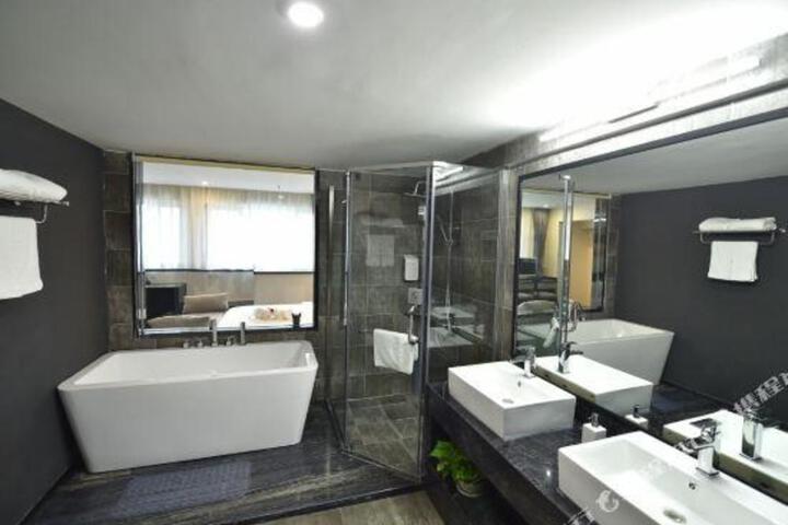 Ripple Hotel(Yantai University Wanxianghui Branch)