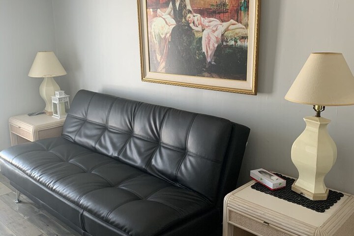 Room 33 of 74