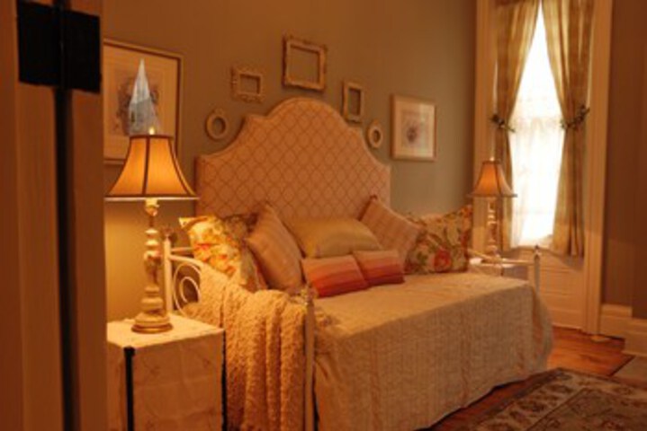 Room 11 of 22