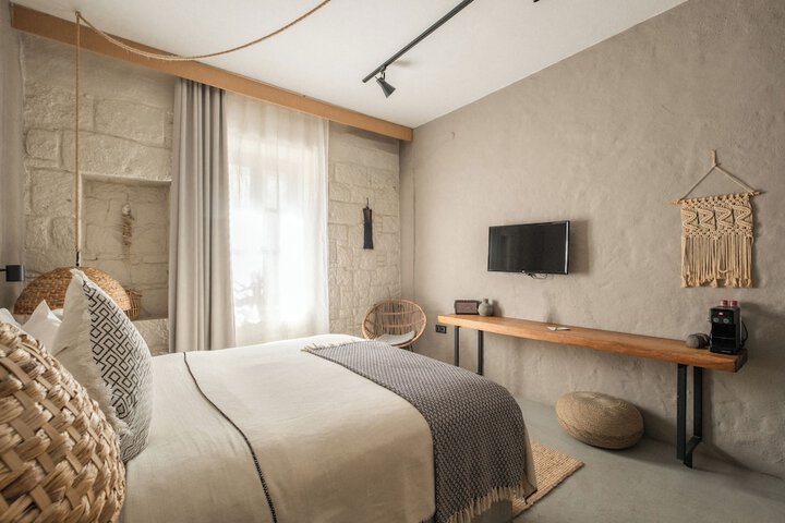 Room 28 of 53