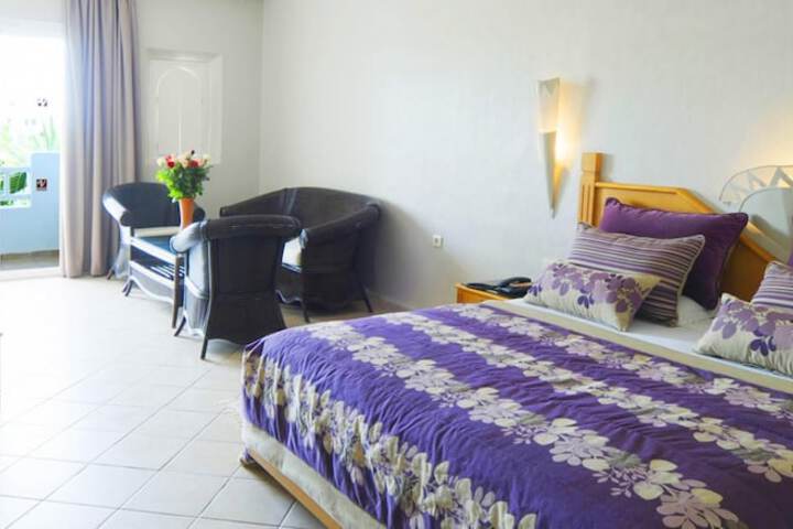 Room 30 of 148
