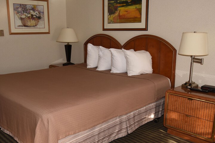 Room 4 of 34
