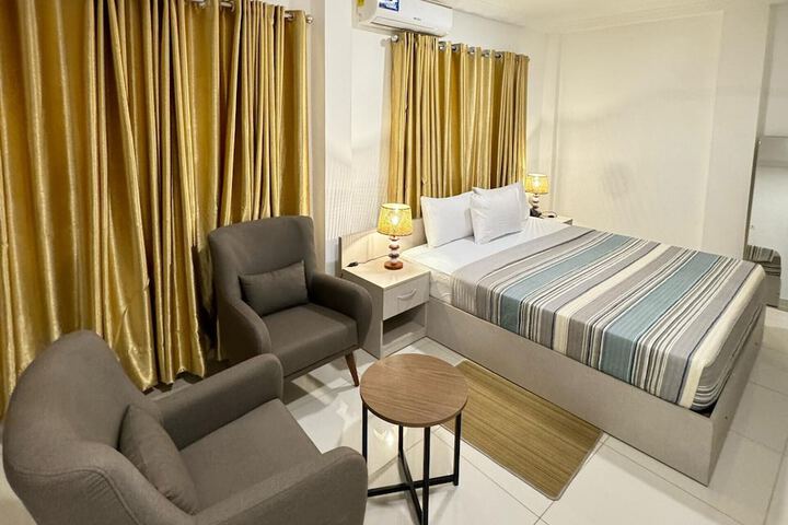 Room 12 of 27