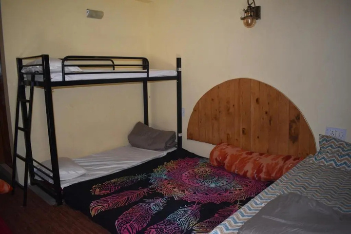 Room 6 of 11