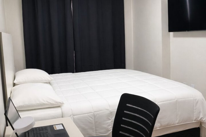 Room 4 of 7