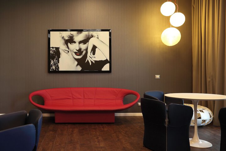 Guest Lobby