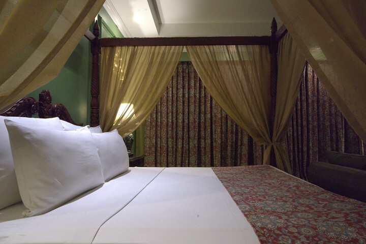 Room 7 of 32