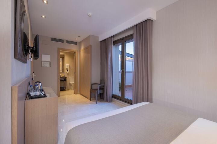 Room 4 of 135