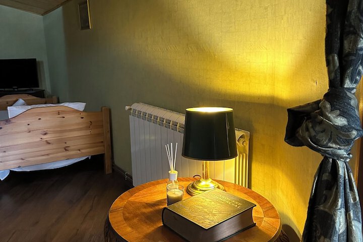 Room 13 of 83
