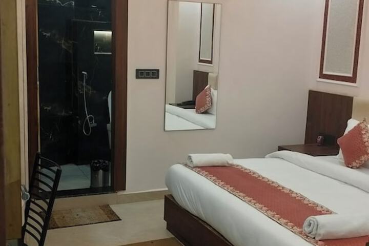 Room 72 of 118