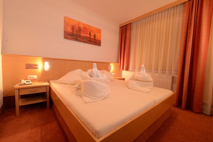 Room 4 of 61