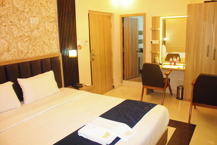 Room 3 of 9