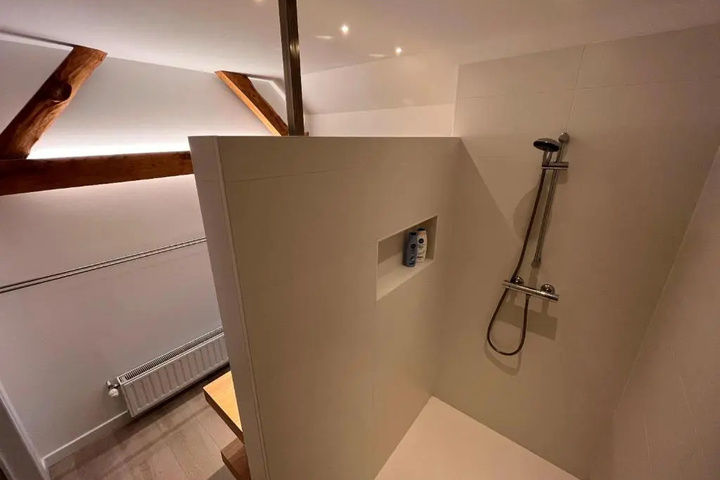 Room 8 of 14