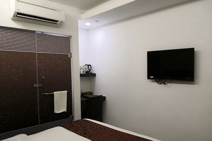 Room 14 of 36