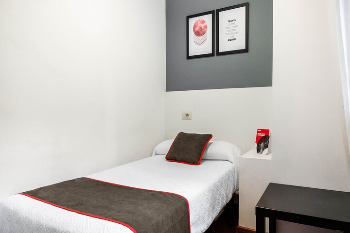 Room 12 of 33