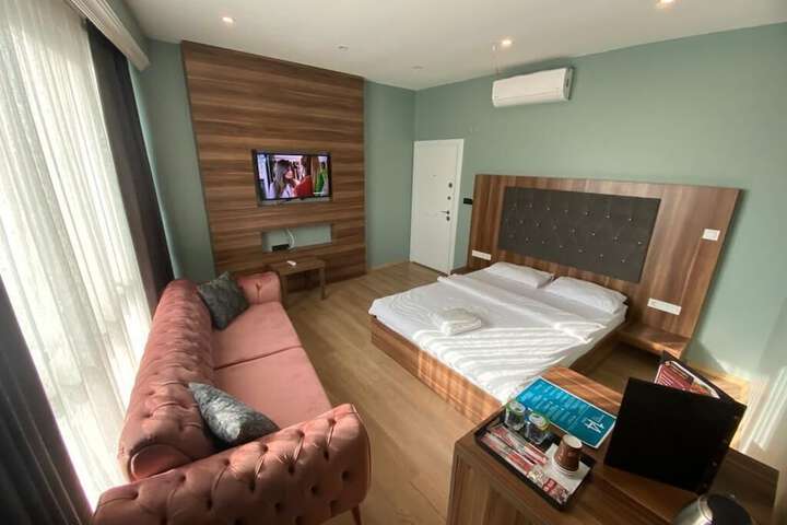 Room 11 of 21