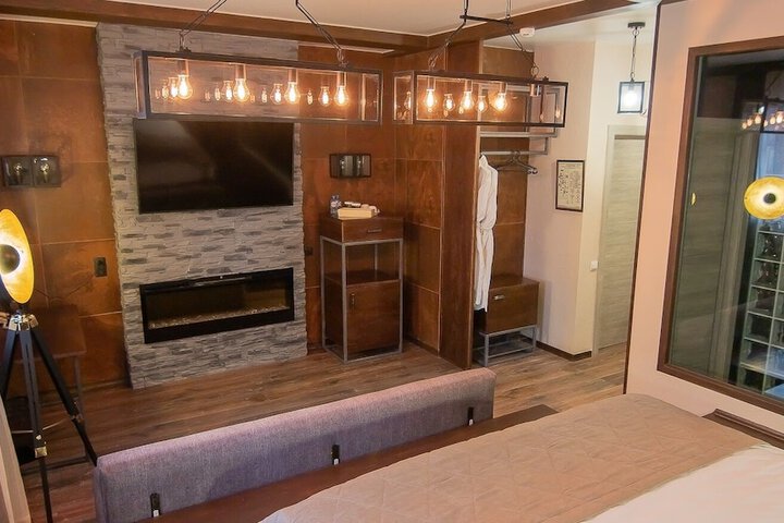 Room 7 of 42