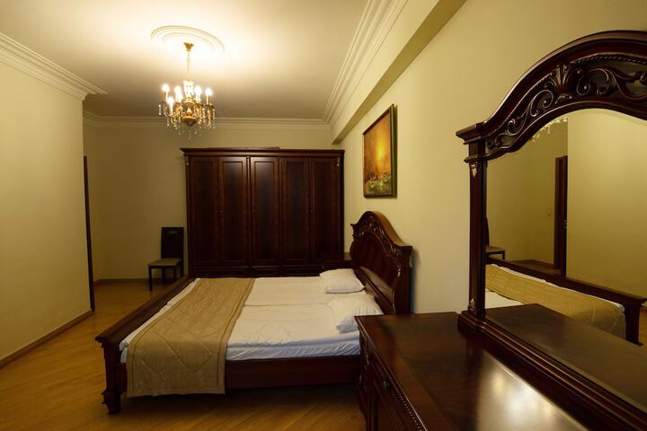 Room 27 of 85