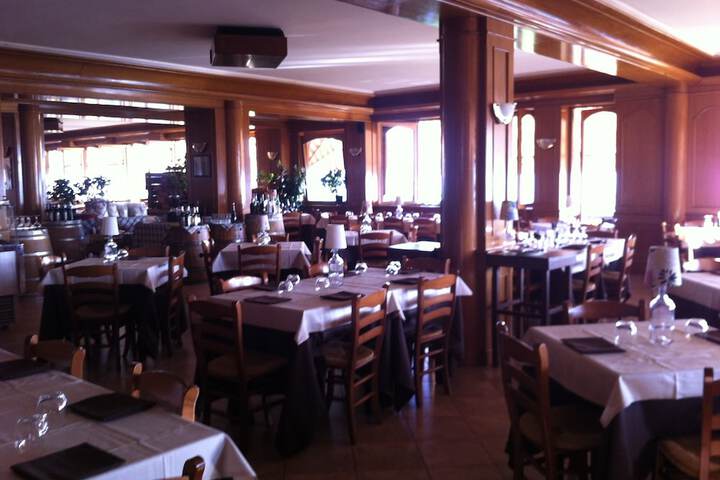 Dining 32 of 39