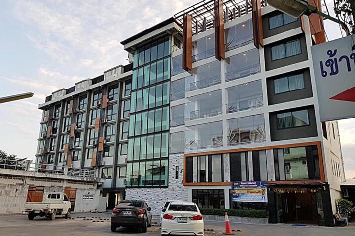IZEN Budget Hotel & Residences
