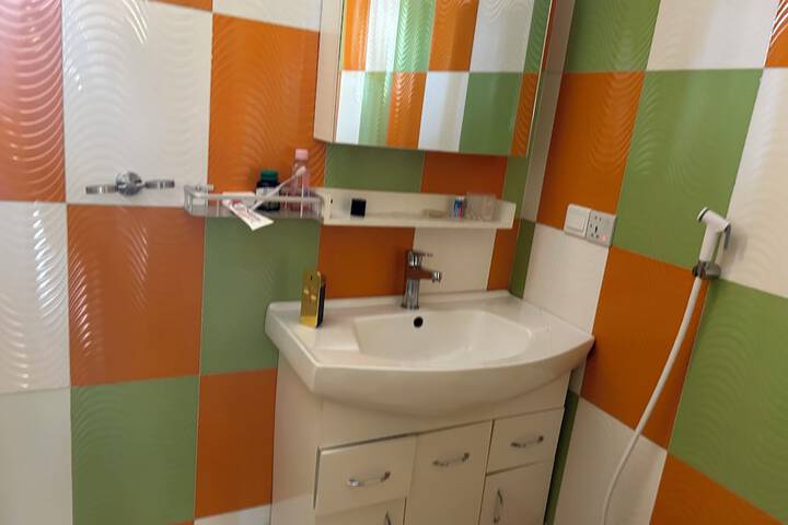 Room 6 of 8