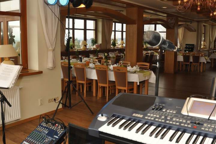 Ballroom/Hall 49 of 67