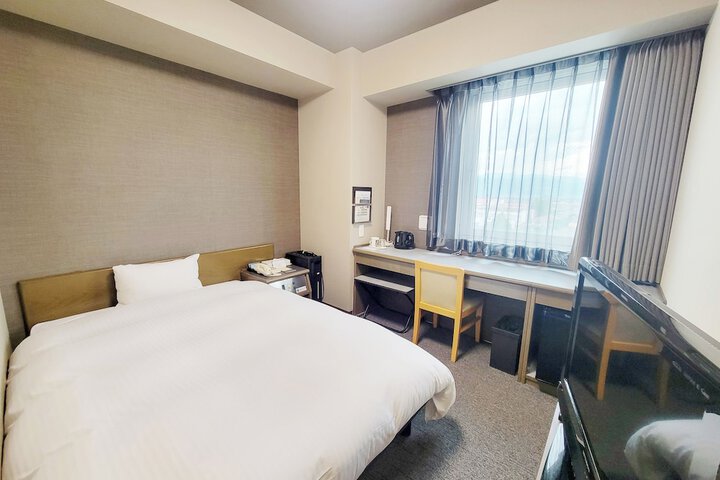 Room 3 of 33