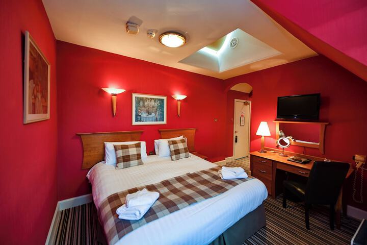 Room 15 of 37