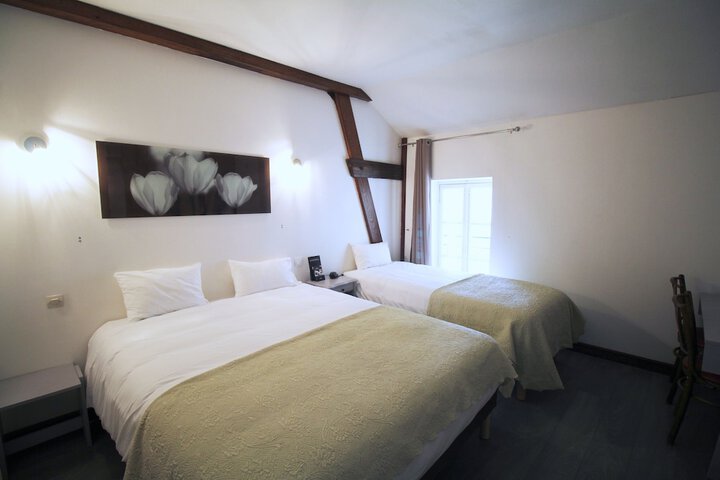 Room 6 of 18