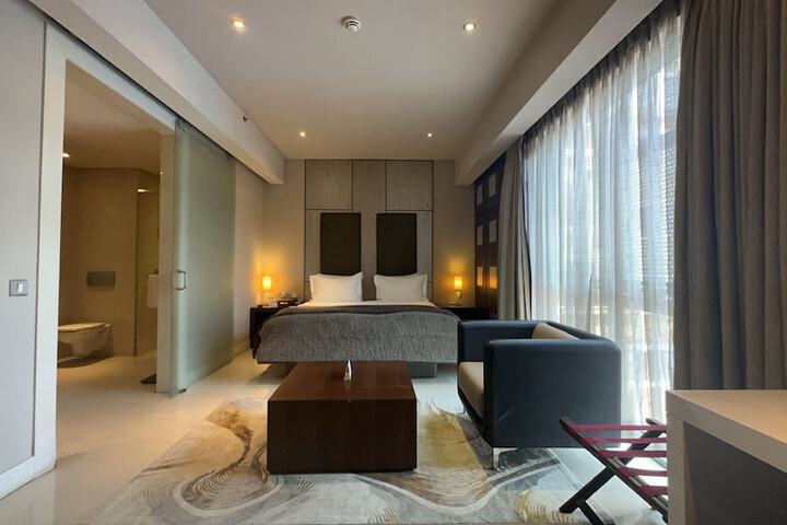 Room 9 of 35