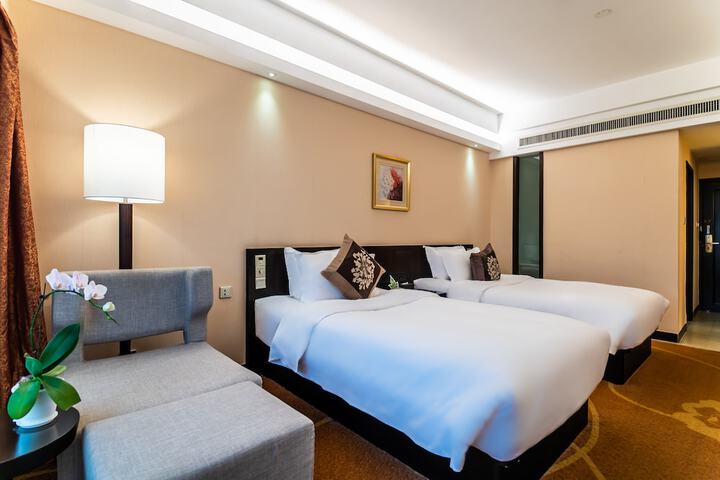 Room 4 of 39