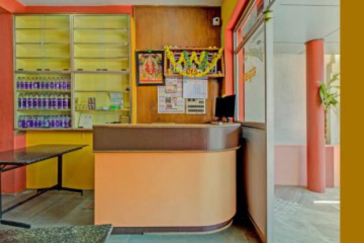 OYO 74504 Hotel Dhanalakshmi