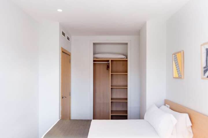 Room 8 of 83