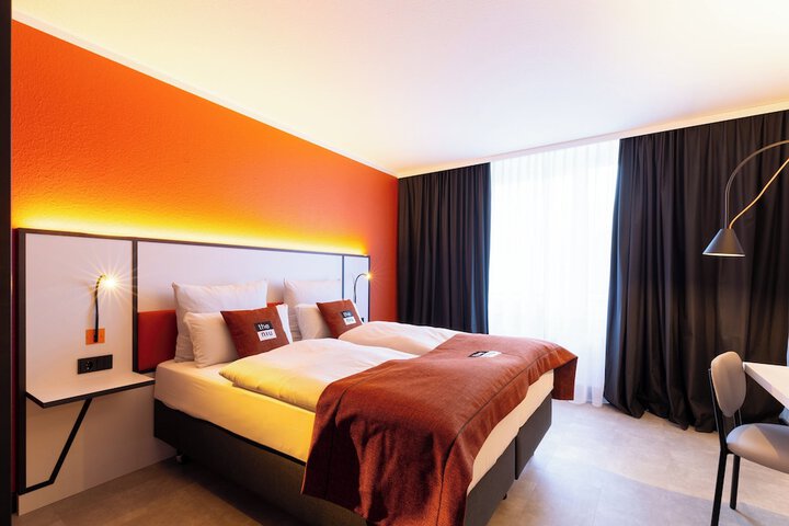 Room 4 of 110