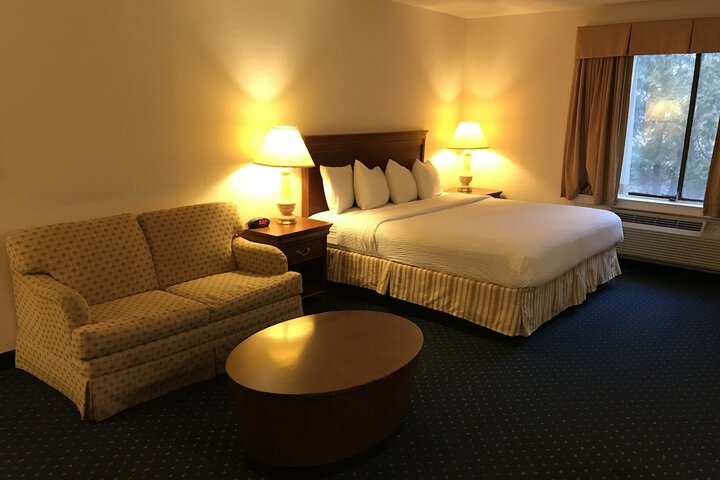 2 Queen Beds (5 of 12)