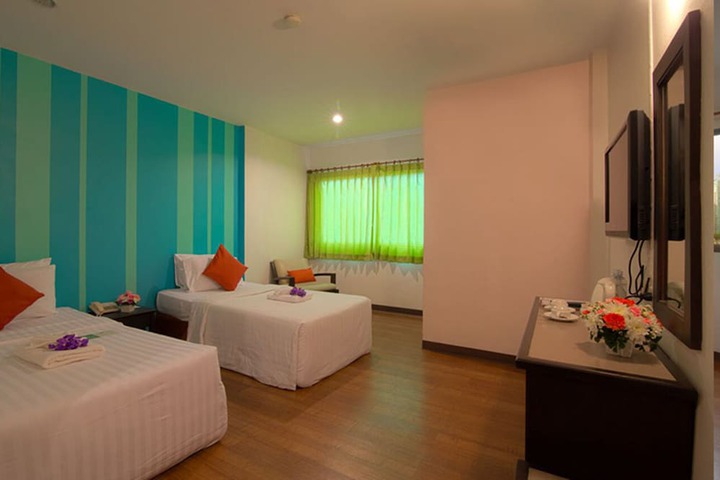 Room 6 of 17