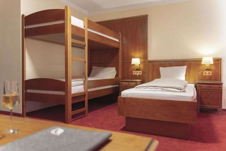 Room 6 of 92
