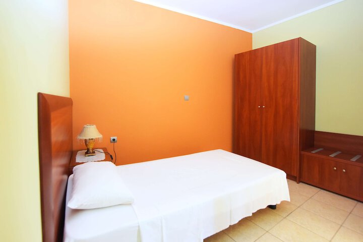Room 37 of 78