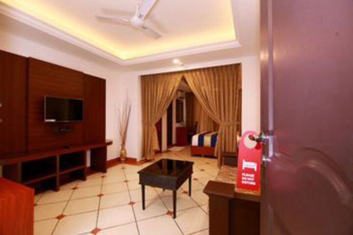Room 9 of 32