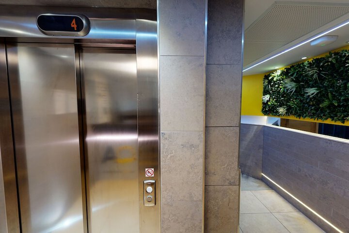 Hotel 2 of 296