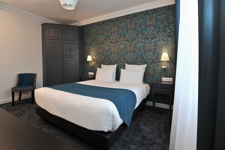 Room 18 of 112