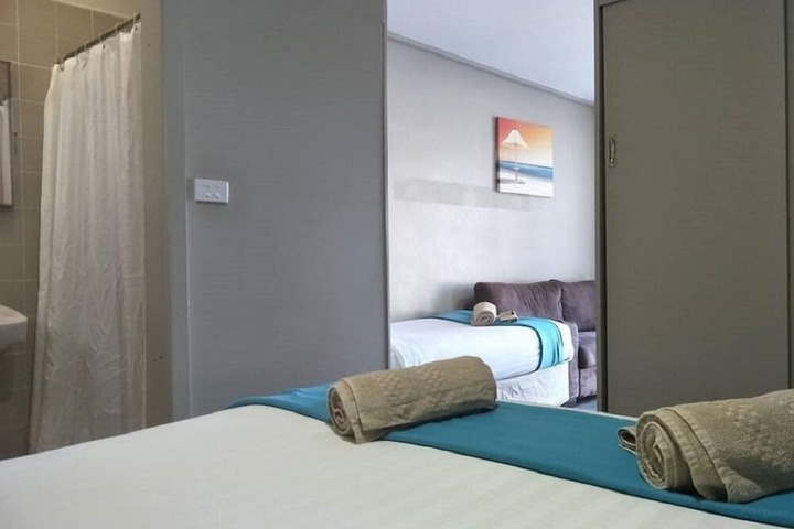 Room 10 of 33