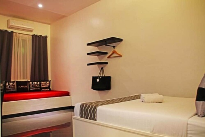 Room 10 of 43