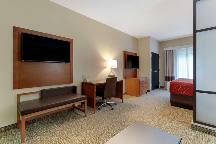 1 King Bed Suite (2 of 14)
