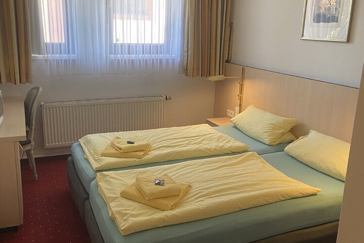 Room 6 of 23