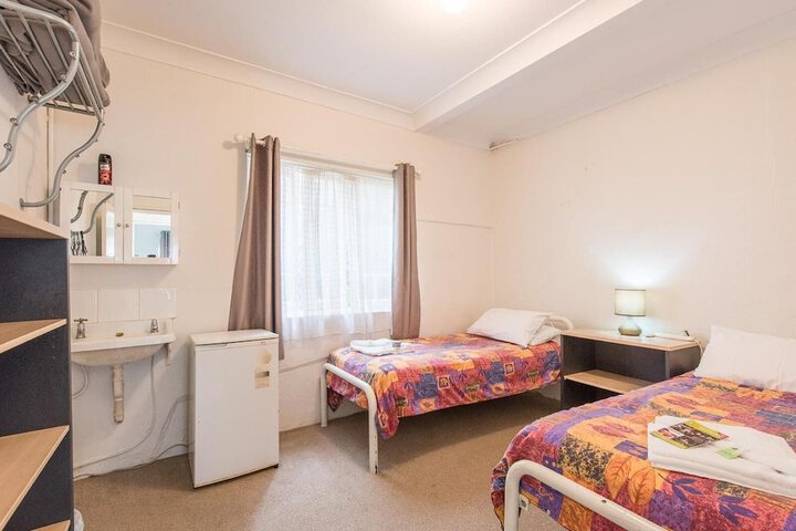 Room 11 of 28