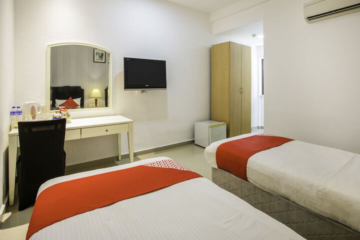 Room 11 of 36
